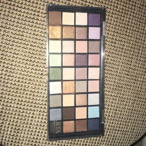 Eyeshadow palette